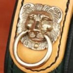 Tête de lion en bronze sur collier chien rasta