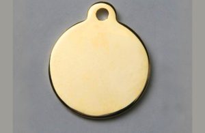 Médaille dorée ronde avec bélière