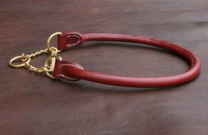 Collier chien cuir rond ACAJOU PROFOND - Chaine martingale LAITON