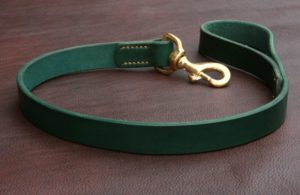 Laisse courte 75 cm en cuir VERT EMPIRE