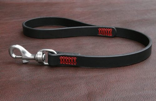Laisse 55 cm en cuir NOIR - Fil rouge croisé
